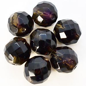 95. Бусины гранёные 14 мм