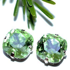 Страз в цапе подушечка 3010-125S, Chrysolitte