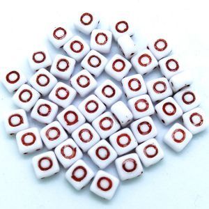 Бусина 2 Holes Square O, цвет красный, 6х6 мм Бусина 2 Holes Square O, цвет красный, 6х6 мм