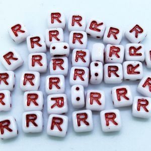 Бусина 2 Holes Square, буква R, цвет красный, 6х6 мм Бусина 2 Holes Square, буква R, цвет красный, 6х6 мм