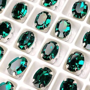 Страз в цапе 3022-107, овал 6х8 мм, Emerald, в серебряном цапе Страз в цапе 3022-107, овал 6х8 мм, Emerald, в серебряном цапе