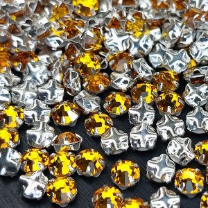 Шатоны Preciosa Chaton Rose MAXIMA, Topaz 10070s, ss16 в серебряном цапе Шатоны Preciosa Chaton Rose MAXIMA, Topaz 10070s, ss16 в серебряном цапе