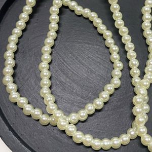 Бусины жемчужные на нити, 4 мм, бежевые