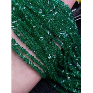 Бусины Трианглы (Triangle beads) на нити, цвет зелёный