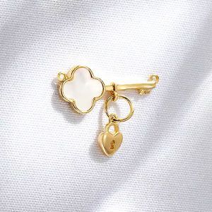 Подвеска с перламутром "Ключик с сердечком", 18 мм, золото 14k