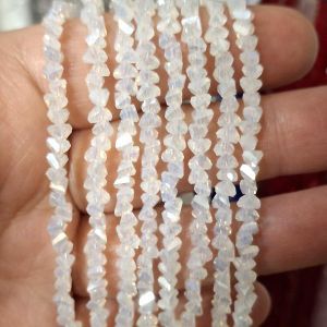 Бусины Трианглы (Triangle beads) на нити 036 AB, белый воск 