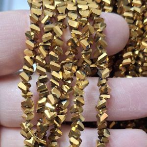 Бусины Трианглы (Triangle beads) на нити 101, золотистый