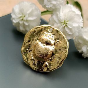 Медальон Скарабей, 18,4х18,2 мм, золото 18K