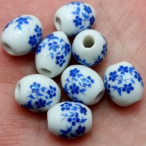 Бусины керамические, овальные, 10х12 мм, бело-синие