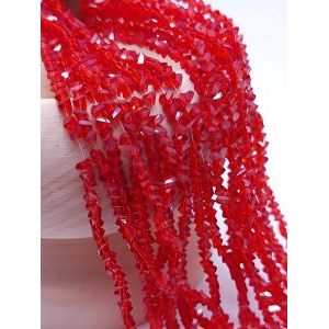 Бусины Трианглы (Triangle beads) на нити, цвет красный