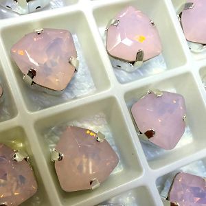 Страз в цапе триангл 3212-135, Rose whit opal, К9 Страз в цапе триангл 3212-135, Rose whit opal, К9