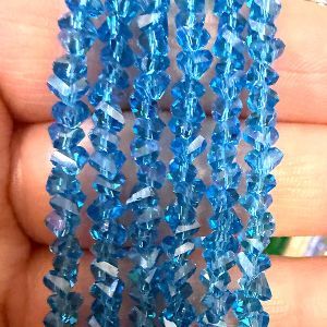 Бусины Трианглы (Triangle beads) на нити, голубой